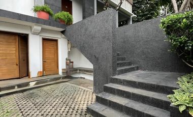 Disewakan Rumah Mewah Pondok Indah Kolam Renang