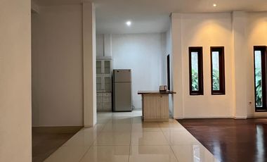 Disewakan Rumah Mewah Pondok Indah Kolam Renang