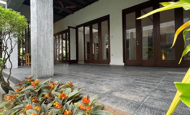 Disewakan Rumah Mewah Pondok Indah Kolam Renang