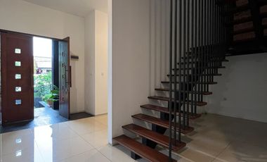 Disewakan Rumah Mewah Pondok Indah Kolam Renang