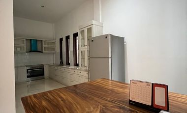 Disewakan Rumah Mewah Pondok Indah Kolam Renang