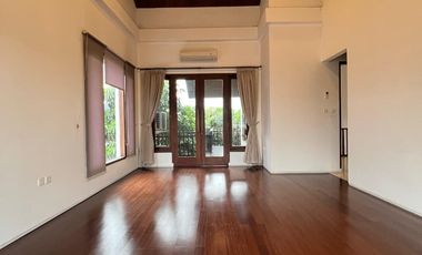 Disewakan Rumah Mewah Pondok Indah Kolam Renang