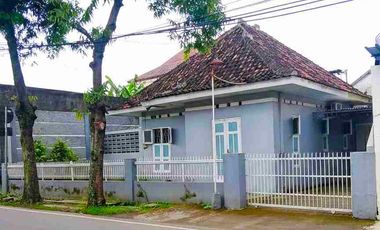 Rumah Luas Strategis di Danukusuman Surakarta