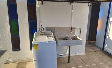 HABITACIÓN EN RENTA AMPLIA EN EL CIMATARIO AMUEBLADA