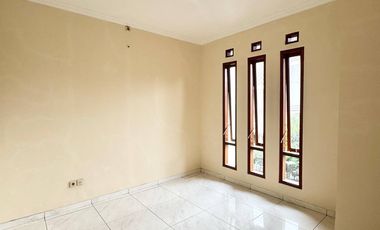 Rumah Baru Renovasi 5KT 5KM di Turangga Bandung – Siap Huni Strategis