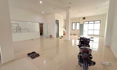 Disewakan Ruko Gandeng 3 Raya Serpong  Lt 540 ( 13.5x40)