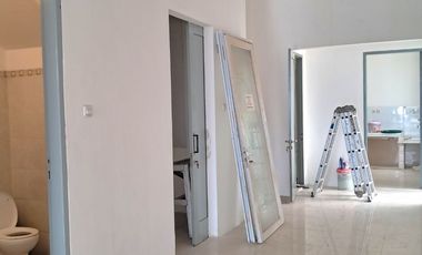 Disewakan Ruko Gandeng 3 Raya Serpong  Lt 540 ( 13.5x40)