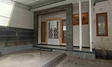 DISEWAKAN RUMAH LANTAI 2 DEKAT SEKOLAH TAMAN RAMA JL