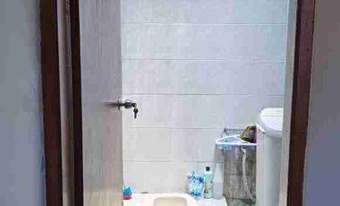 DISEWAKAN RUMAH LANTAI 2 DEKAT SEKOLAH TAMAN RAMA JL