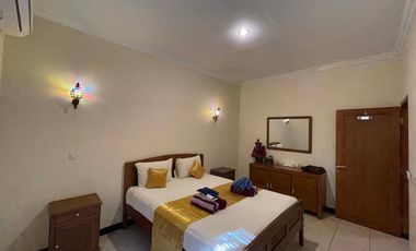 Dijual VILLA dengan 3 kolam renang tiap kolam renang ada gasebo & taman lokasi sewon yogyakarta view pengunungan & persawahan