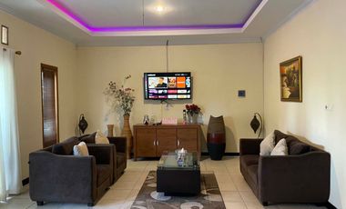 Dijual VILLA dengan 3 kolam renang tiap kolam renang ada gasebo & taman lokasi sewon yogyakarta view pengunungan & persawahan