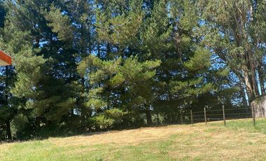 Se vende hermosa parcela de media hectárea con casa habitacional, ideal para vivir o descansar en un entorno tranquilo y natural