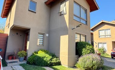 Arriendo casa dentro de condominio La Vendimia,  Machalí