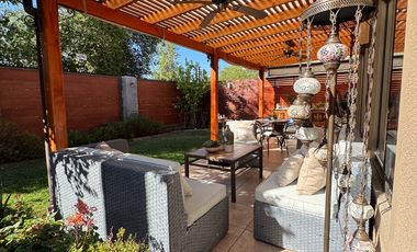 Arriendo casa dentro de condominio La Vendimia,  Machalí