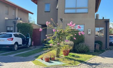 Arriendo casa dentro de condominio La Vendimia,  Machalí