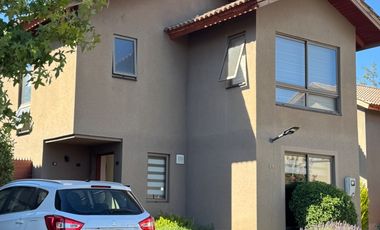 Arriendo casa dentro de condominio La Vendimia,  Machalí