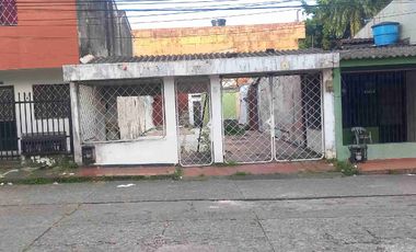 VENDO LOTE EN EL BARRIO EL EMPORIO DE 7 DE FRENTE X 20 DE FONDO.