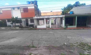VENDO LOTE EN EL BARRIO EL EMPORIO DE 7 DE FRENTE X 20 DE FONDO.
