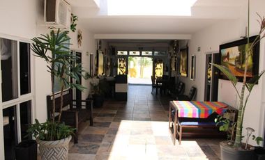 SE VENDE HOTEL AMUEBLADO EN EL CENTRO DE MELAQUE