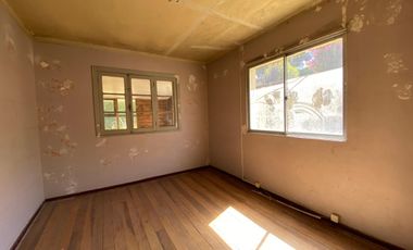 Excelente Ubicación, vende terreno, 2 casas, regularizadas