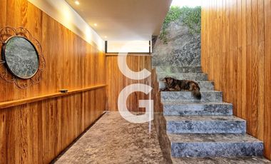 Casa en Venta en Cancún en Residencial Lagos Del Sol con Jacuzzi y Alberca