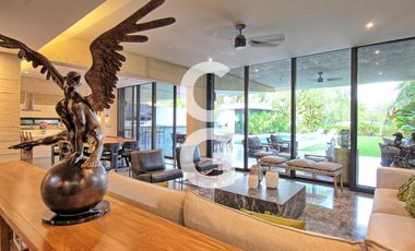 Casa en Venta en Cancún en Residencial Lagos Del Sol con Jacuzzi y Alberca