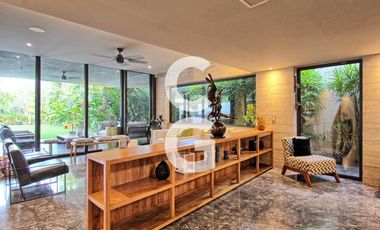 Casa en Venta en Cancún en Residencial Lagos Del Sol con Jacuzzi y Alberca