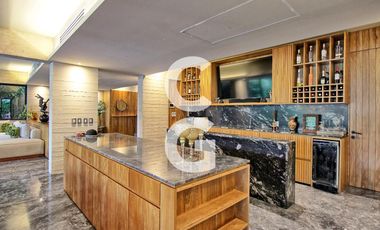 Casa en Venta en Cancún en Residencial Lagos Del Sol con Jacuzzi y Alberca