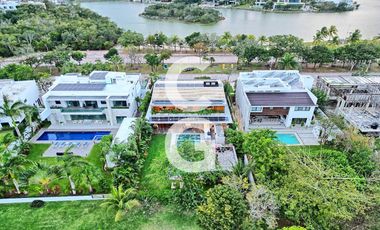 Casa en Venta en Cancún en Residencial Lagos Del Sol con Jacuzzi y Alberca