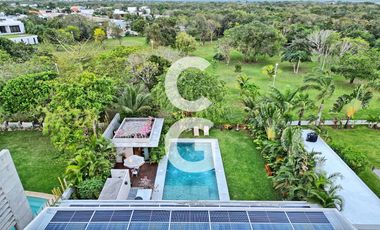 Casa en Venta en Cancún en Residencial Lagos Del Sol con Jacuzzi y Alberca