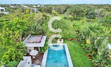 Casa en Venta en Cancún en Residencial Lagos Del Sol con Jacuzzi y Alberca