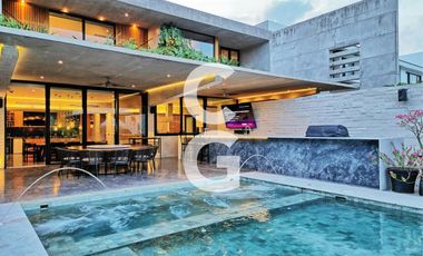 Casa en Venta en Cancún en Residencial Lagos Del Sol con Jacuzzi y Alberca