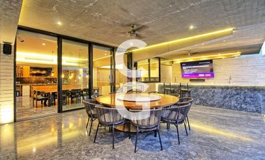 Casa en Venta en Cancún en Residencial Lagos Del Sol con Jacuzzi y Alberca