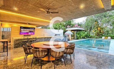 Casa en Venta en Cancún en Residencial Lagos Del Sol con Jacuzzi y Alberca