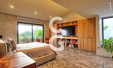 Casa en Venta en Cancún en Residencial Lagos Del Sol con Jacuzzi y Alberca