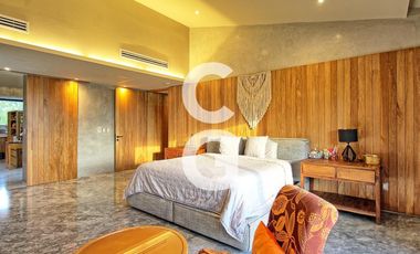 Casa en Venta en Cancún en Residencial Lagos Del Sol con Jacuzzi y Alberca