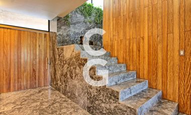 Casa en Venta en Cancún en Residencial Lagos Del Sol con Jacuzzi y Alberca