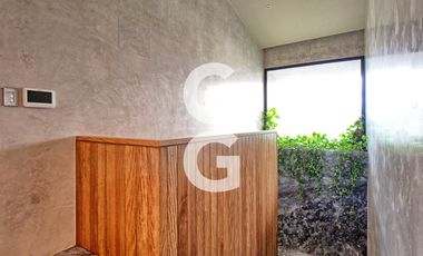 Casa en Venta en Cancún en Residencial Lagos Del Sol con Jacuzzi y Alberca