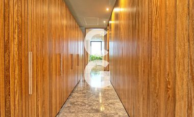 Casa en Venta en Cancún en Residencial Lagos Del Sol con Jacuzzi y Alberca