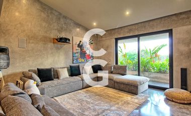 Casa en Venta en Cancún en Residencial Lagos Del Sol con Jacuzzi y Alberca