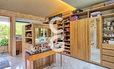 Casa en Venta en Cancún en Residencial Lagos Del Sol con Jacuzzi y Alberca