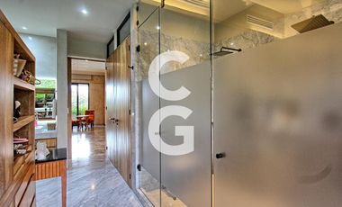 Casa en Venta en Cancún en Residencial Lagos Del Sol con Jacuzzi y Alberca