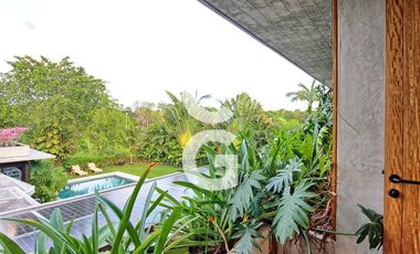 Casa en Venta en Cancún en Residencial Lagos Del Sol con Jacuzzi y Alberca