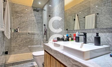 Casa en Venta en Cancún en Residencial Lagos Del Sol con Jacuzzi y Alberca