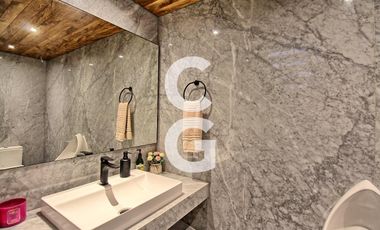 Casa en Venta en Cancún en Residencial Lagos Del Sol con Jacuzzi y Alberca