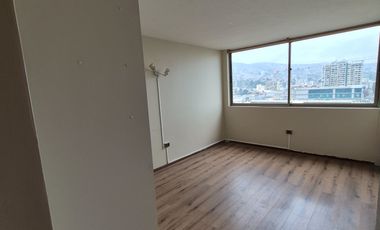 SE VENDE AMPLIO Y LUMINOSO DEPTO. EN EL CENTRO DE VALPARAÍSO