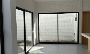 Casa Rosso, 5 Habitaciones 4 Baños, en Fraccionamiento Rosso Residencial