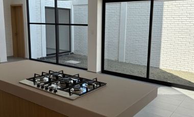 Casa Rosso, 5 Habitaciones 4 Baños, en Fraccionamiento Rosso Residencial