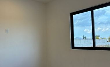 Casa Rosso, 5 Habitaciones 4 Baños, en Fraccionamiento Rosso Residencial