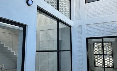 Casa Rosso, 5 Habitaciones 4 Baños, en Fraccionamiento Rosso Residencial